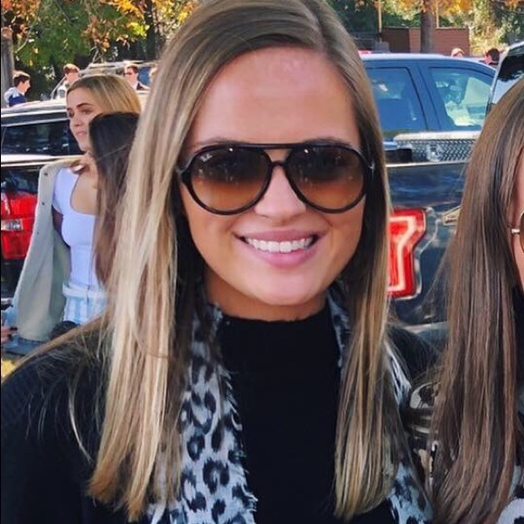 Meet your Posher, Elizabeth - Picture 1 of 1